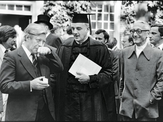 Photograph by Jim Harrison President Derek Bok and honorand Jacques-Yves Cousteau observe West Germany’s chancellor, honorand Helmut Schmidt, pause for a pinch of snuff (1979).