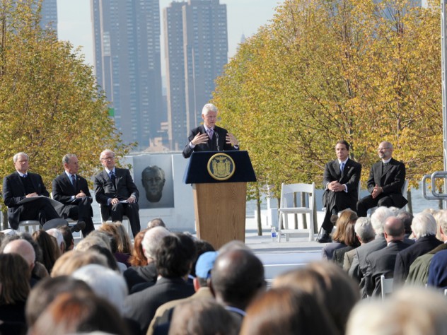 Photograph by Diane Bondareff Photography A star-studded cast—including former president Bill Clinton, New York City mayor Michael Bloomberg, Tom Brokaw, singer Audra McDonald, the West Point Band, and Staten Island’s Public School 22 Chorus—gathered on the island on October 17 to officially open the Franklin D. Roosevelt Four Freedoms Park.