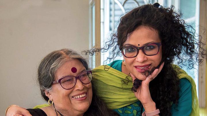 Nabaneeta and Nandana Dev Sen embracing in 2018