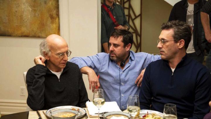 Producer Jeff Schaffer sits between star Larry David (left) and another cast member on the “Curb Your Enthusiasm” set.