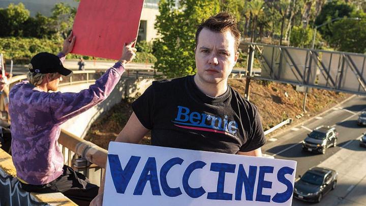 Photo of anti-vaccination protest, Los Angeles, October 12, 2021