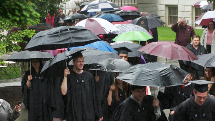 Baccalaureate-bound seniors brave the weather en route to Memorial Church.