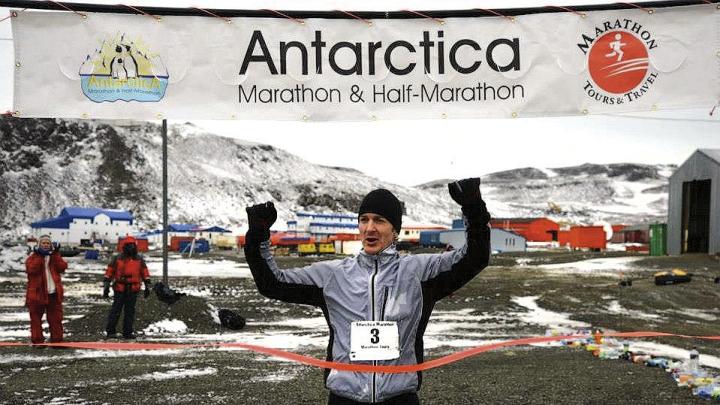 Alan Nawoj winning the 2013 Antarctica Marathon
