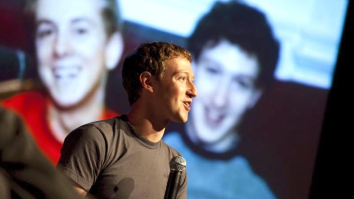 Mark Zuckerberg (backed by an image of himself when <i>really</i> young) meets with computer-science students at Farkas Hall.
