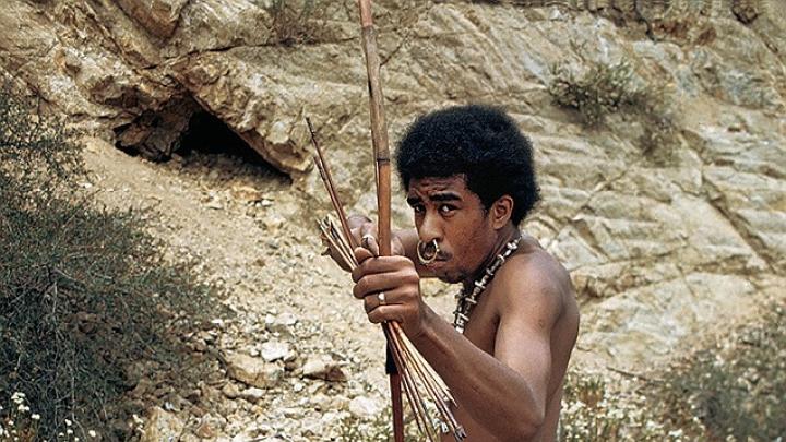 Comedian Richard Pryor sends up the image of a “primitive” in this 1968 photograph, which appears on the cover of Laughing Fit to Kill.
