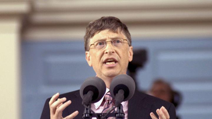 Bill Gates, chairman of Microsoft, spoke at the afternoon exercises of Harvard's