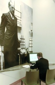 Rudenstine studying at the Mondrian exhibit