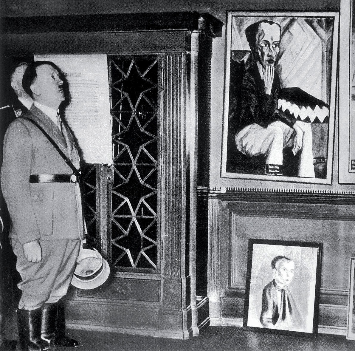 Гитлер на выставке дегенеративного искусства