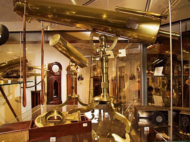 Harvard's Collection of Historical Scientific Instruments on display ...