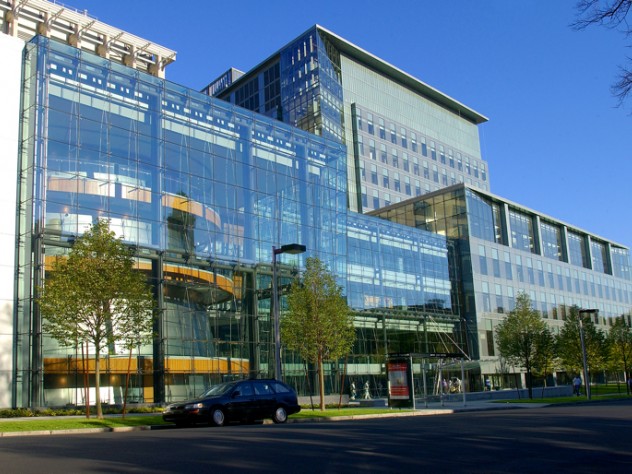 Photograph by Stu Rosner New Research Building, Longwood Medical Area, 2005 (<a href="http://harvardmagazine.com/2003/11/a-scientific-instrument.html">Read more about the 525,000 square foot glass-walled structure</a>)