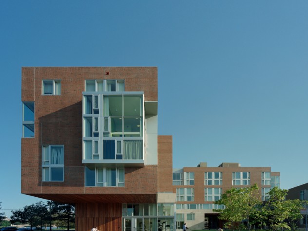 Photography courtesy of Kyu Sung Woo Architects Graduate Housing on Memorial Drive, Cambridge campus, 2007
