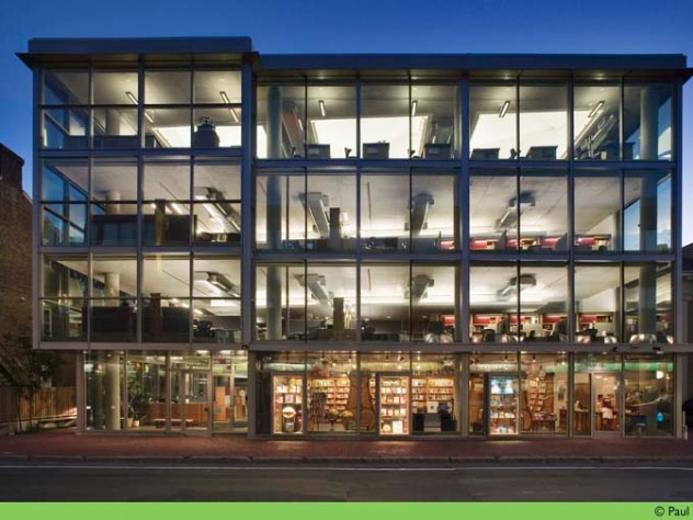Photograph by courtesy of Paul Warchol/Samuel Anderson Architects 90 Mt. Auburn Street, Cambridge campus, 2006. (<a href="http://harvardmagazine.com/2001/03/not-building-by-the-book-html">Read more about the building construction</a>)