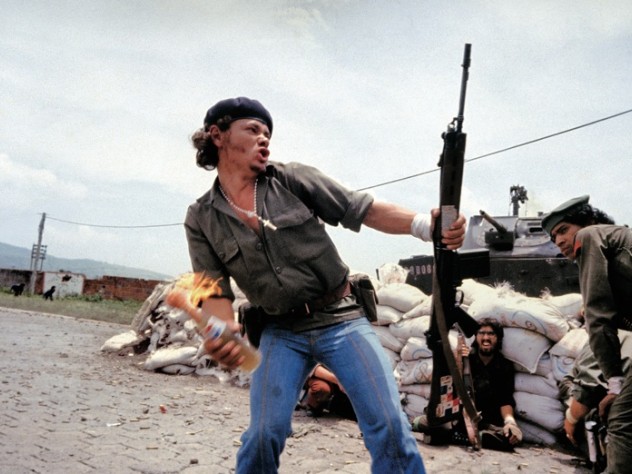 Photograph by Susan Meiselas/Magnum Photos Molotov Man: Sandinista fighter Pablo Araùz (known as “Bareta”) at the walls of the National Guard headquarters, Estelí, Nicaragua, 1979. From <em>Pictures from a Revolution</em>
