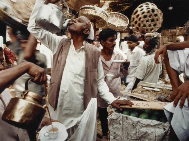 Photograph by Raghubir Singh <em>Mango Season, Crawford Market, Mumbai</em>, Maharastra, 1993, on display at the Sackler Museum