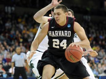 Jonah Travis ’15 averaged 11 points per game in Harvard's weekend sweep of Princeton and Penn.