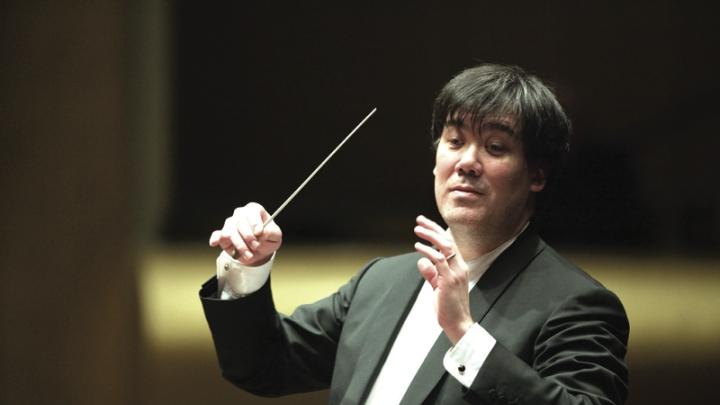 Alan Gilbert conducting the New York Philharmonic at Avery Fisher Hall in Lincoln Center