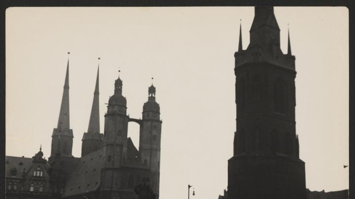 Halle Market with the Church of St. Mary and the Red Tower, 1929–30