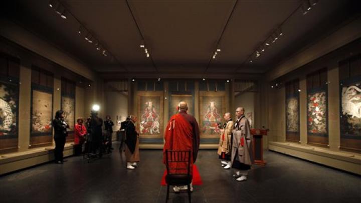 Monks from Shokokuji perform a blessing ceremony for the paintings.