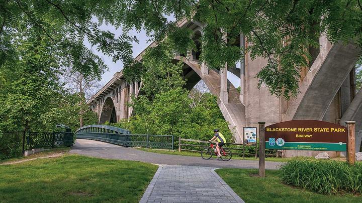 Green parkland surrounds Rhode Island bikeway